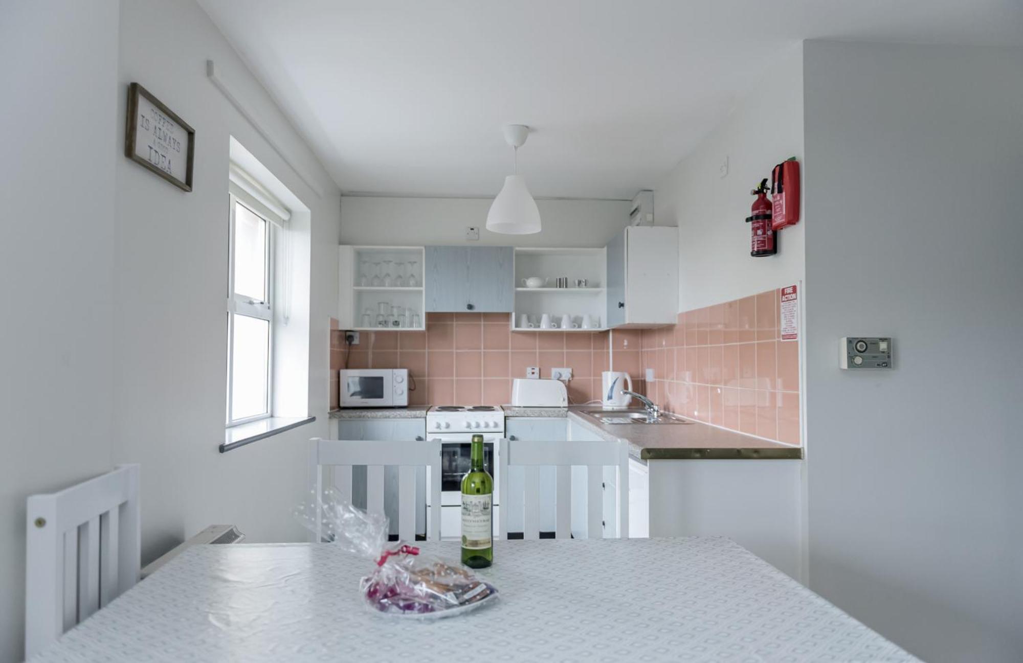 Marine Court Ground Floor Apartment บันโดแรน ภายนอก รูปภาพ